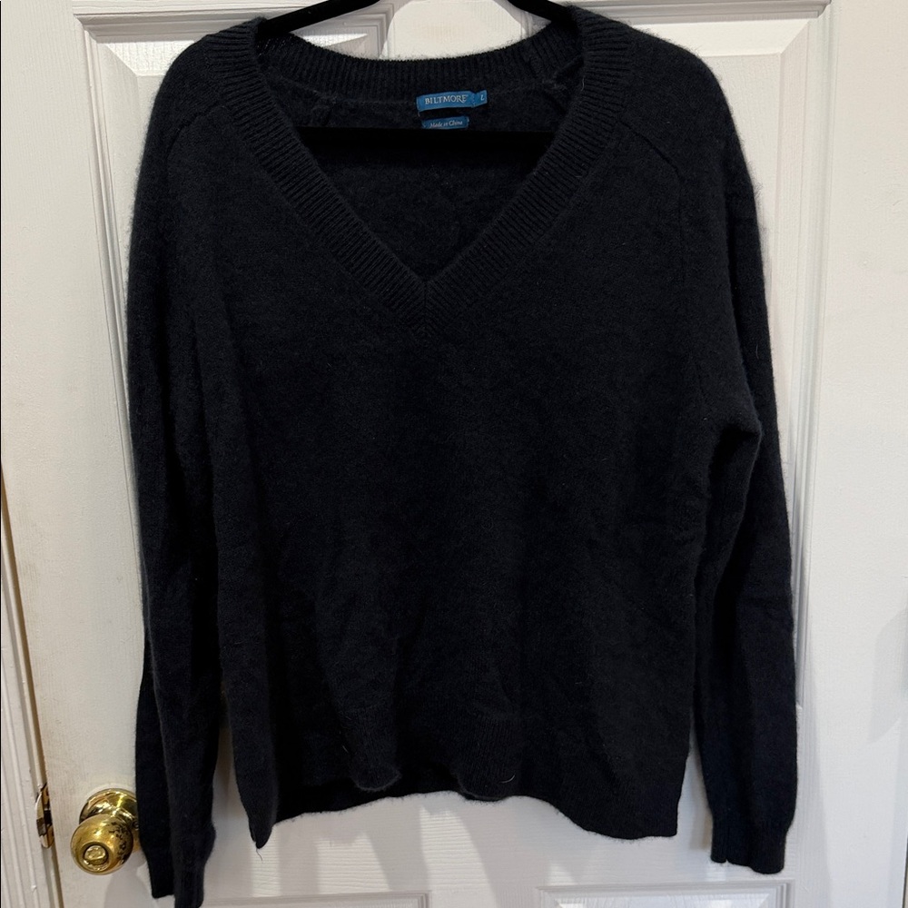 Biltmore V-Neck 100% Cashmere Navy Blue Sweater